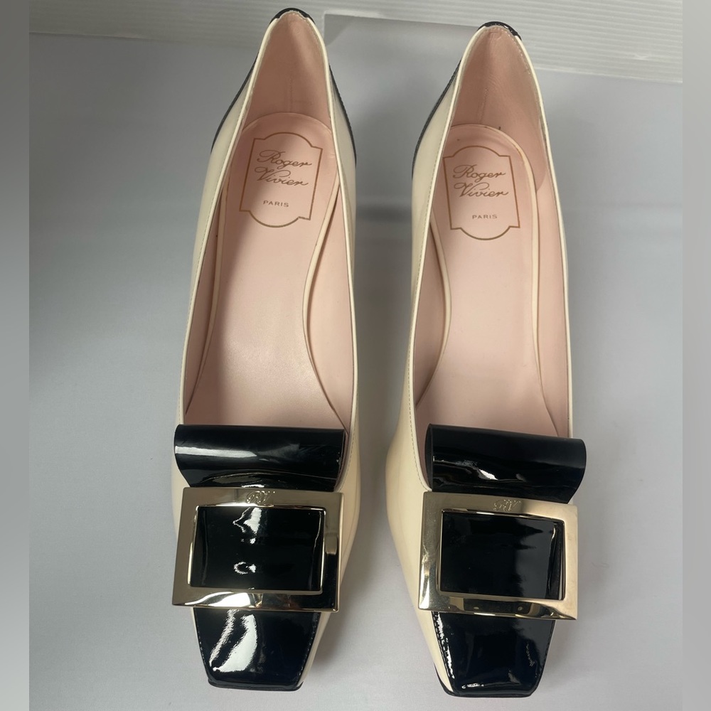 ROGER VIVIER TROMPETTE TONGUE PUMPS